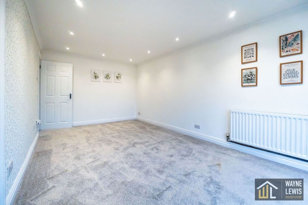 Property photo 2 of 28