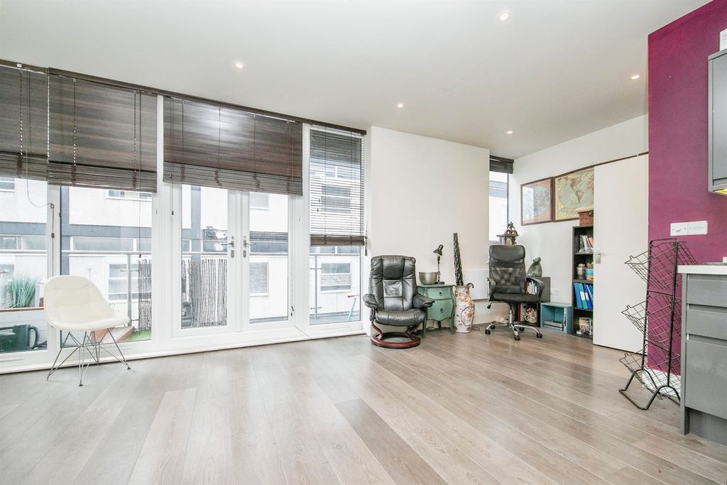 Property photo 3 of 15