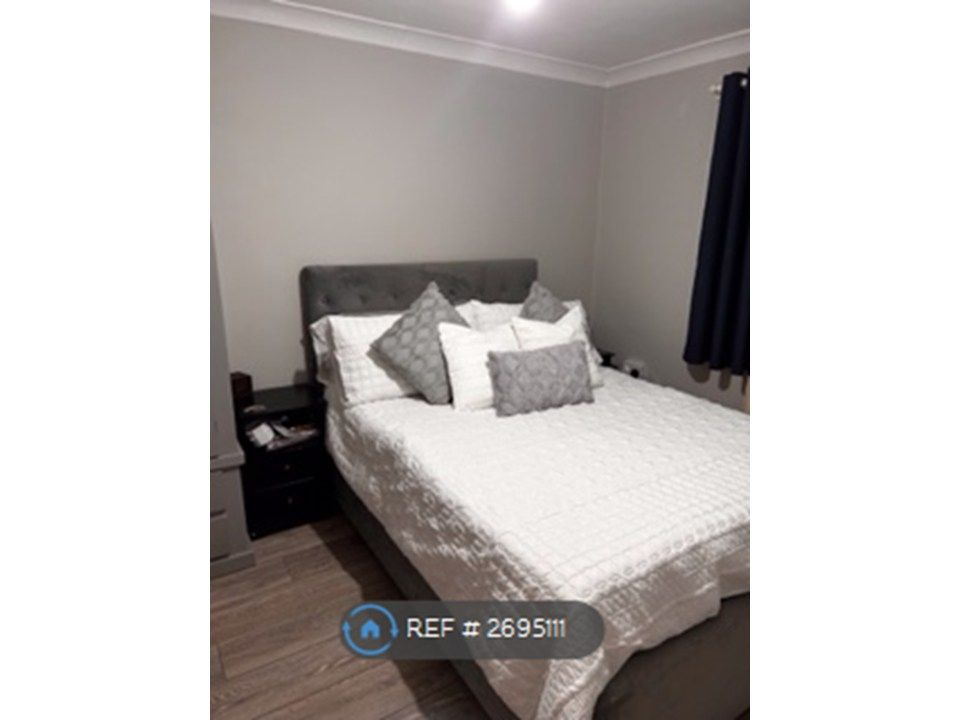 Property photo 3 of 8 Bedroom