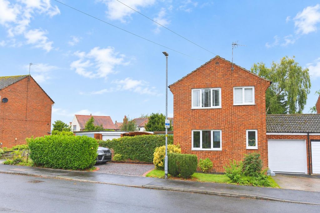 Property photo 1 of 12 41A3Cbb9-41E5-44B0-A2Bd-9045d6E1F857.Png