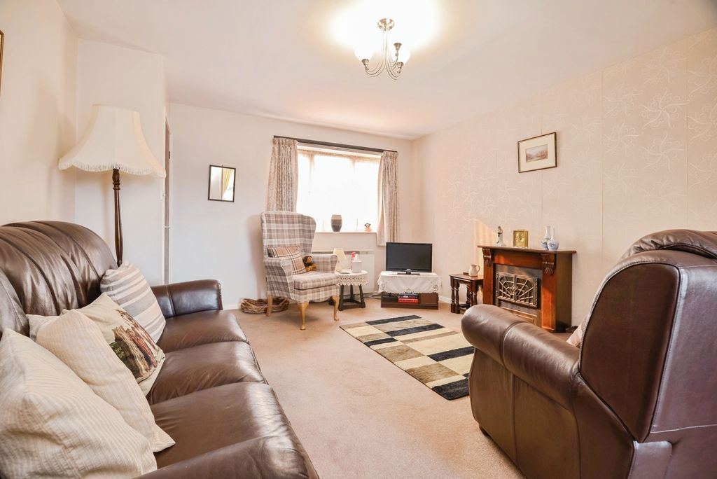 Property photo 2 of 17 Photo