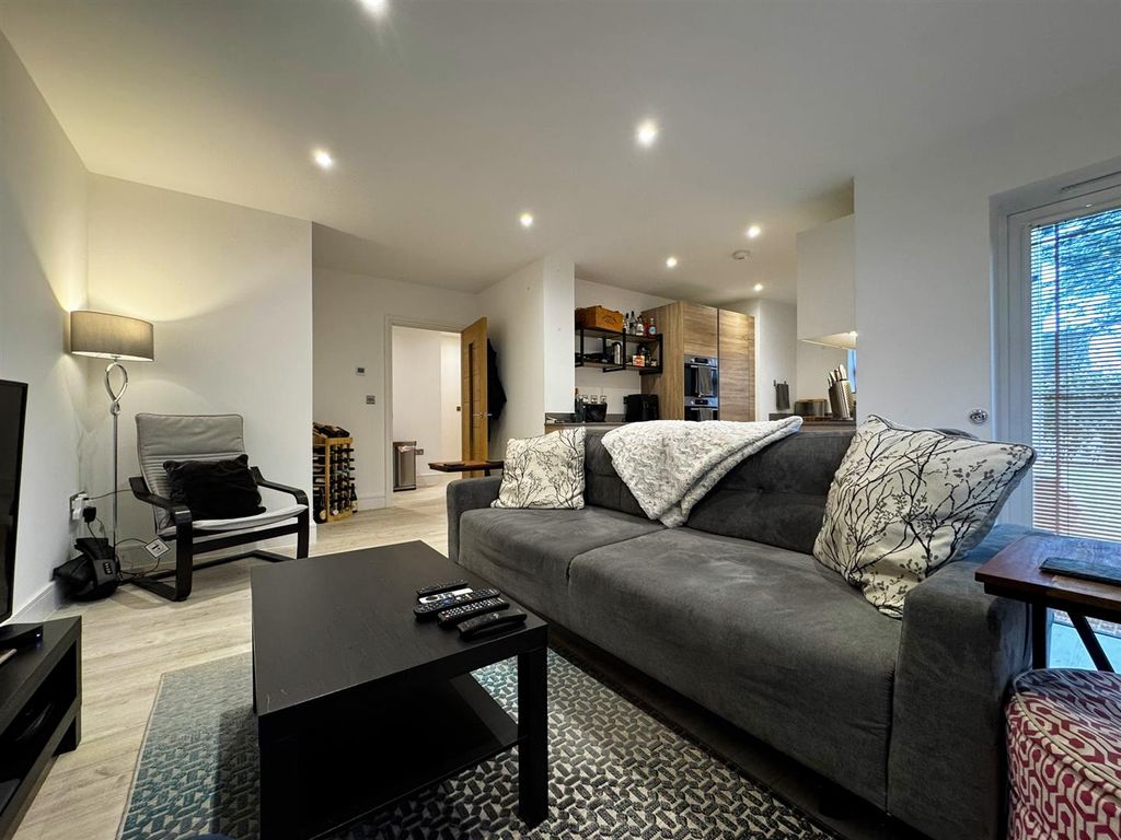 Property photo 2 of 16 Living Room