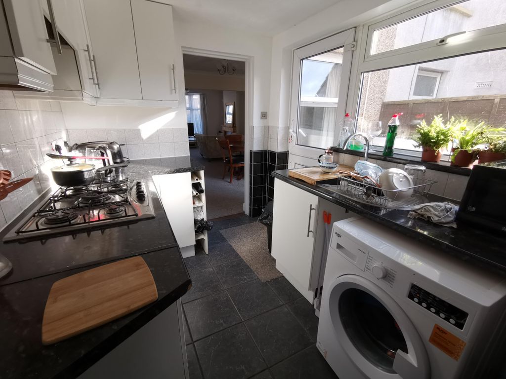 Property photo 2 of 7 Kitchen