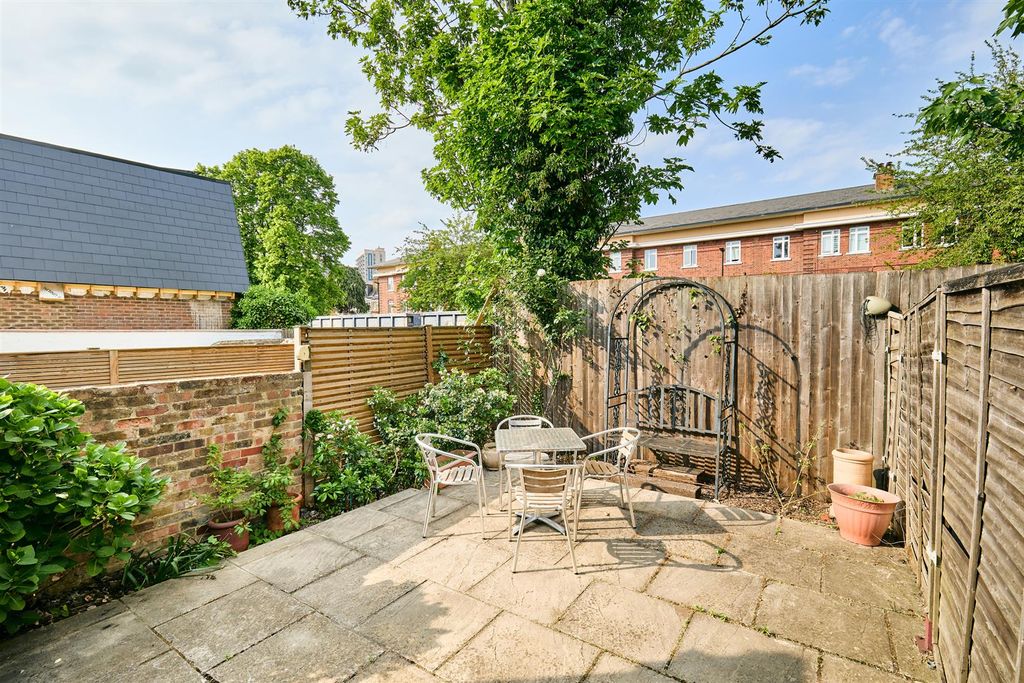 Property photo 2 of 23