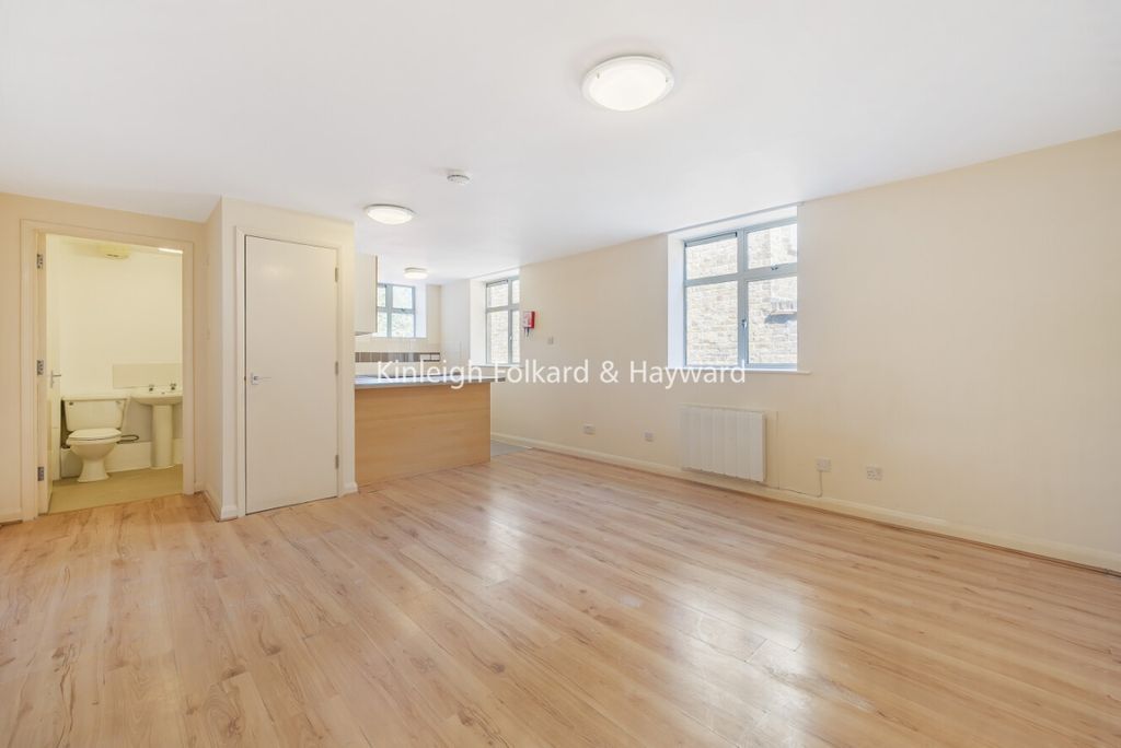 Property photo 2 of 7 819803E1-353A-4Ca5-B