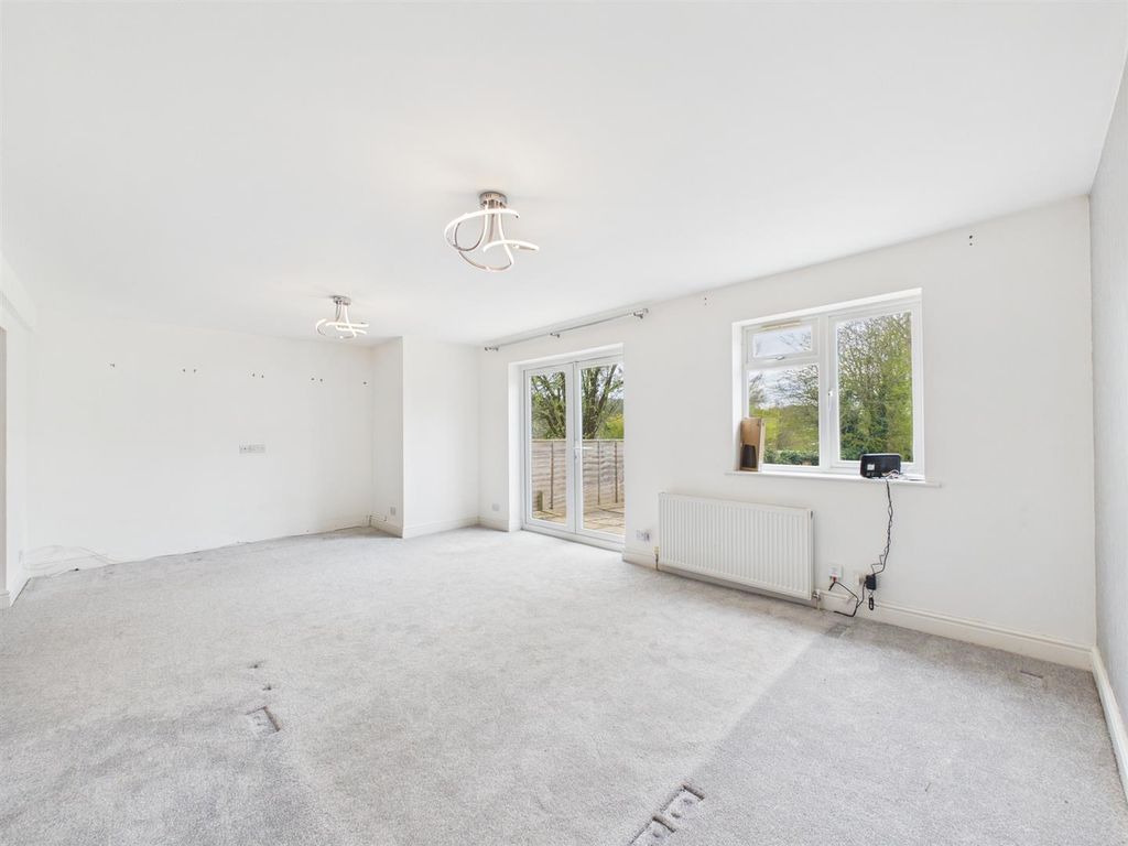 Additional image 15 of 4 bed semi-detached house for saleStar Lane, Coulsdon CR5