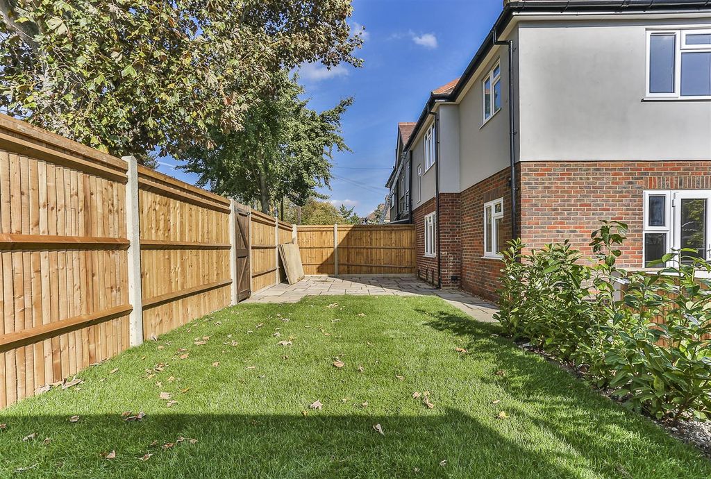 Property photo 2 of 15 House-Tilehurst-Road-Cheam-103.Jpg