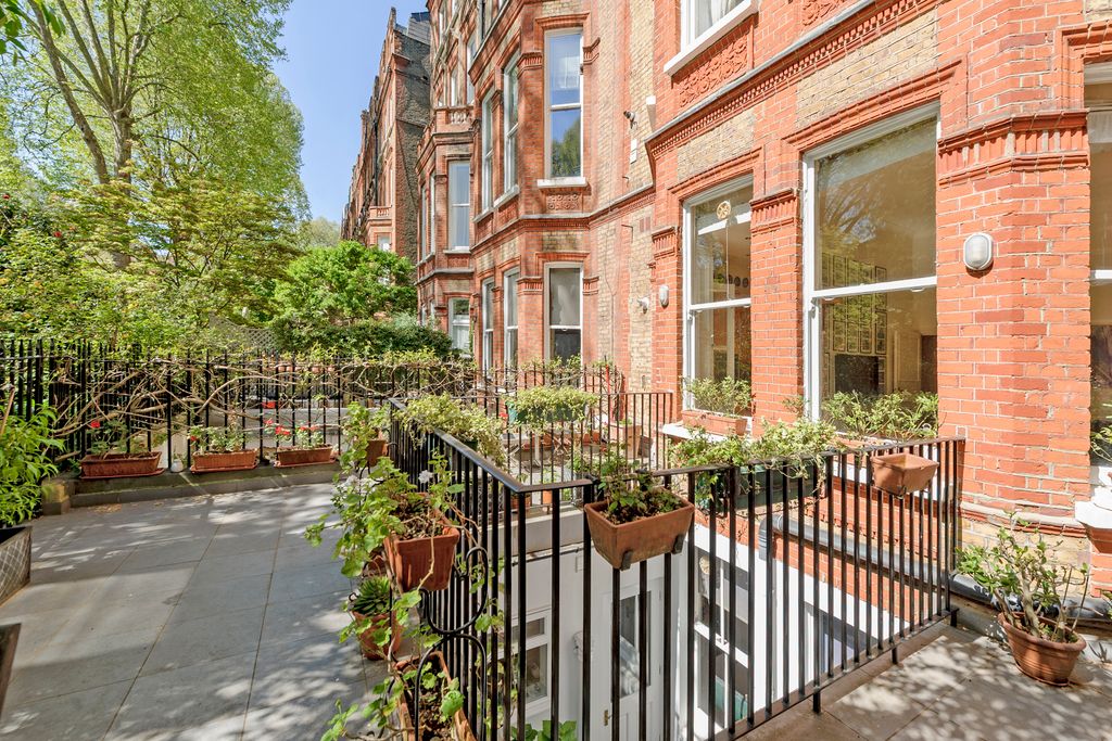 Property photo 2 of 35