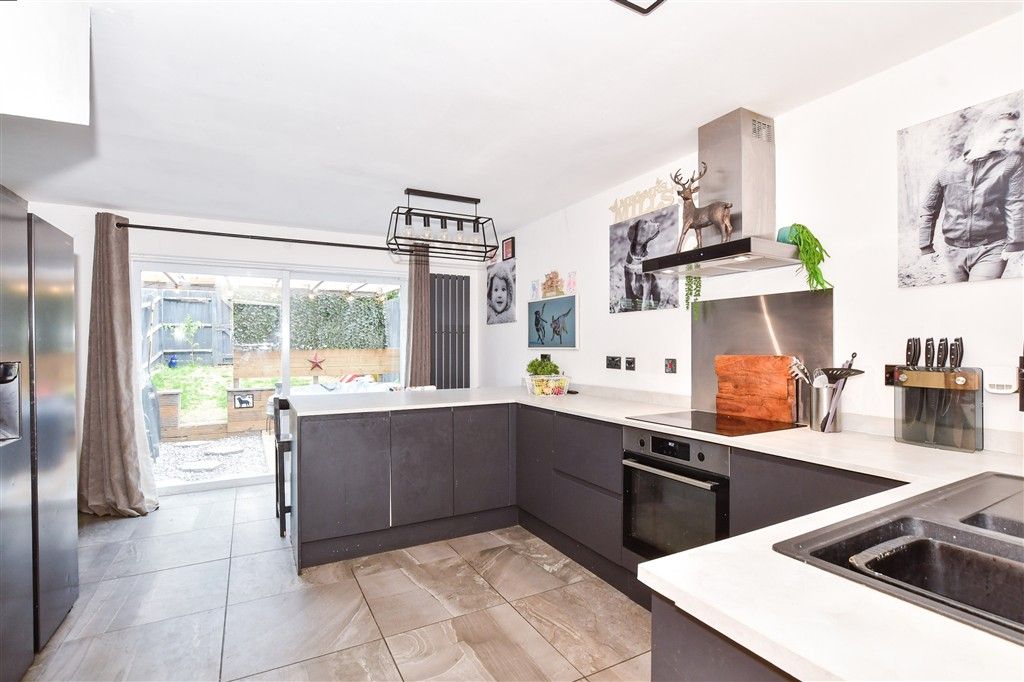Property photo 2 of 17 Kitchen/Breakfast Room