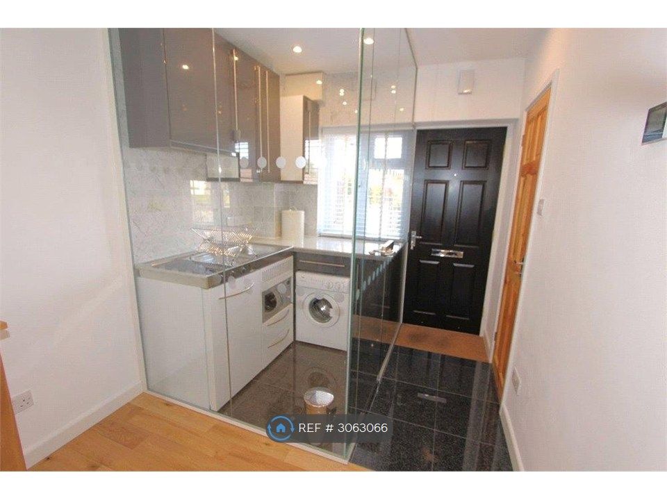 Property photo 2 of 11 Kitchen