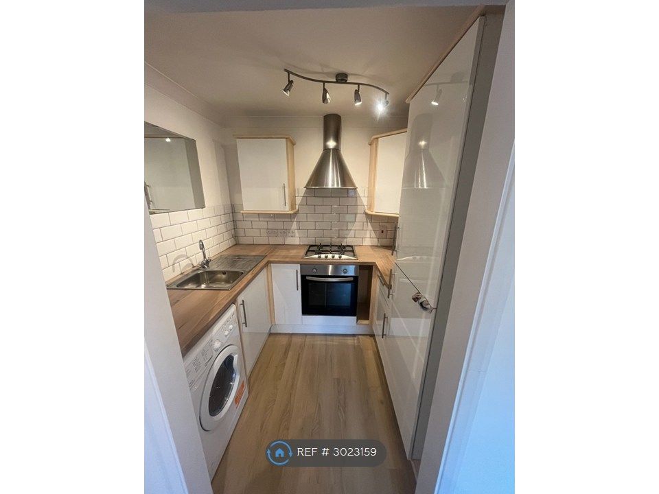 Property photo 2 of 6 Kitchen