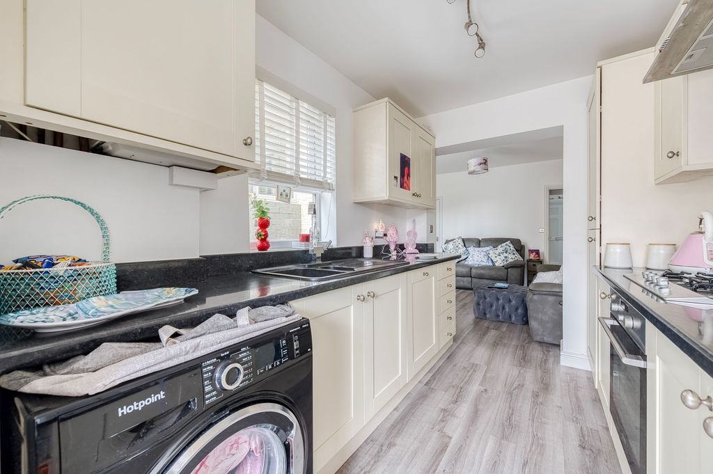 Property photo 3 of 24