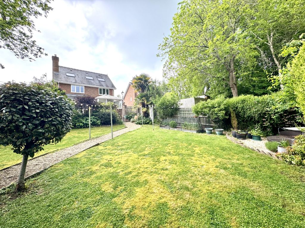 Property photo 2 of 20