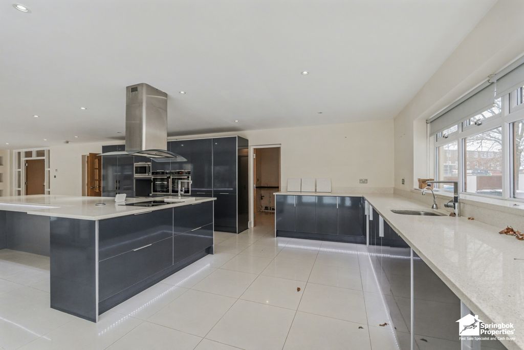 Property photo 3 of 24 Image 2