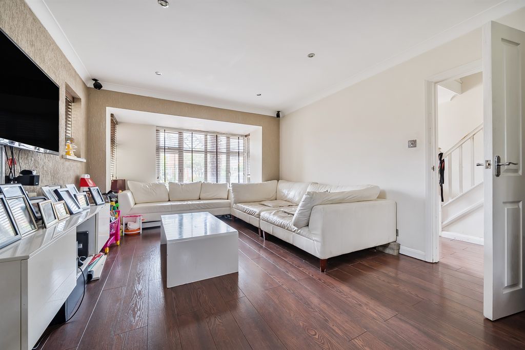 Property photo 3 of 11