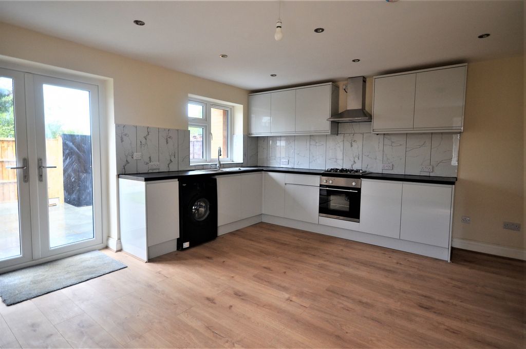 Property photo 1 of 12 Two Bedroom House