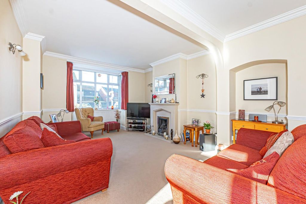 Property photo 2 of 27