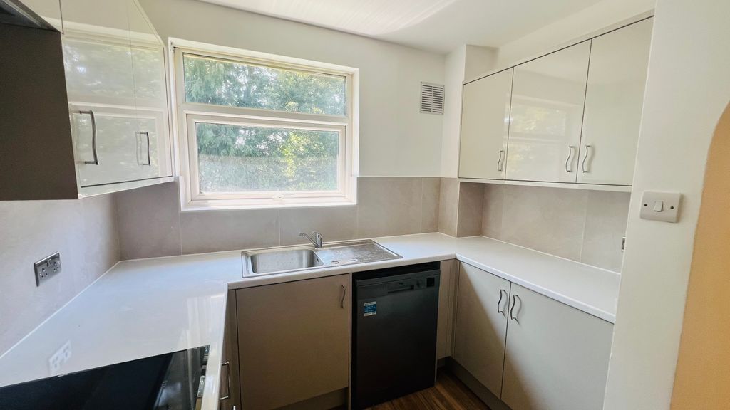 Property photo 3 of 11 Kitchen