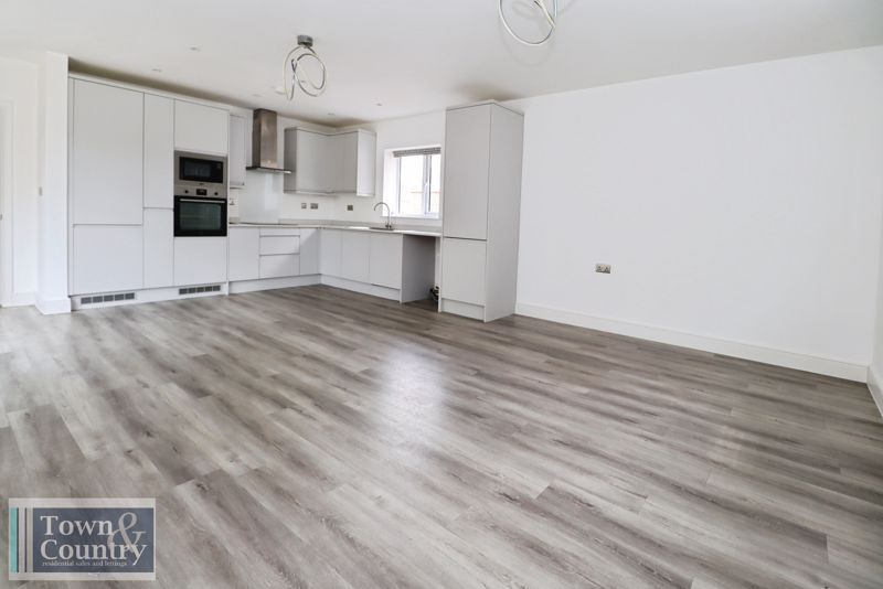 Property photo 3 of 17 Orchard Crescent