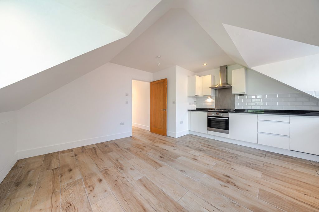 Property photo 3 of 15 1455661-2-69F46Af...