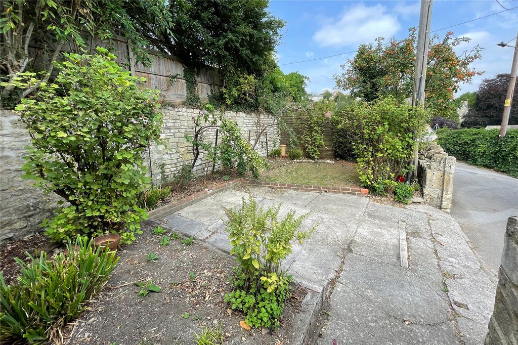 Property photo 3 of 11 Garden