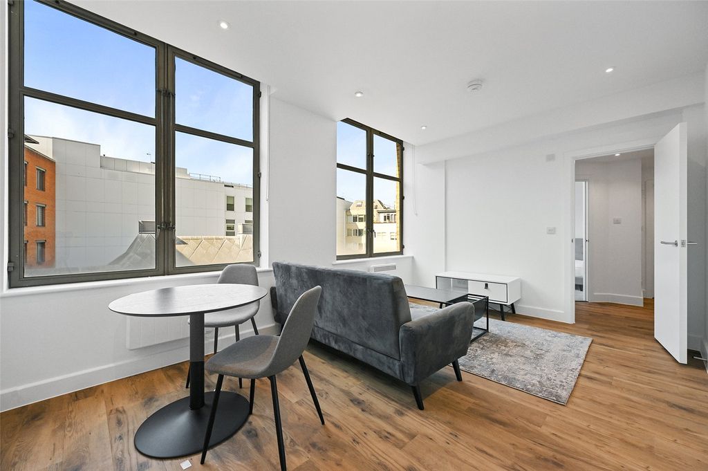 Property photo 3 of 10 Reception/ Kitchen