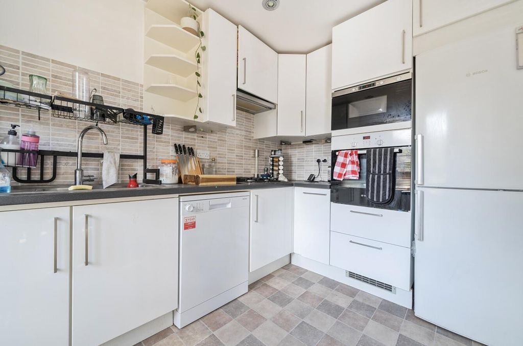 Property photo 3 of 17 1346016-12-68B02Ac98B594.Jpg
