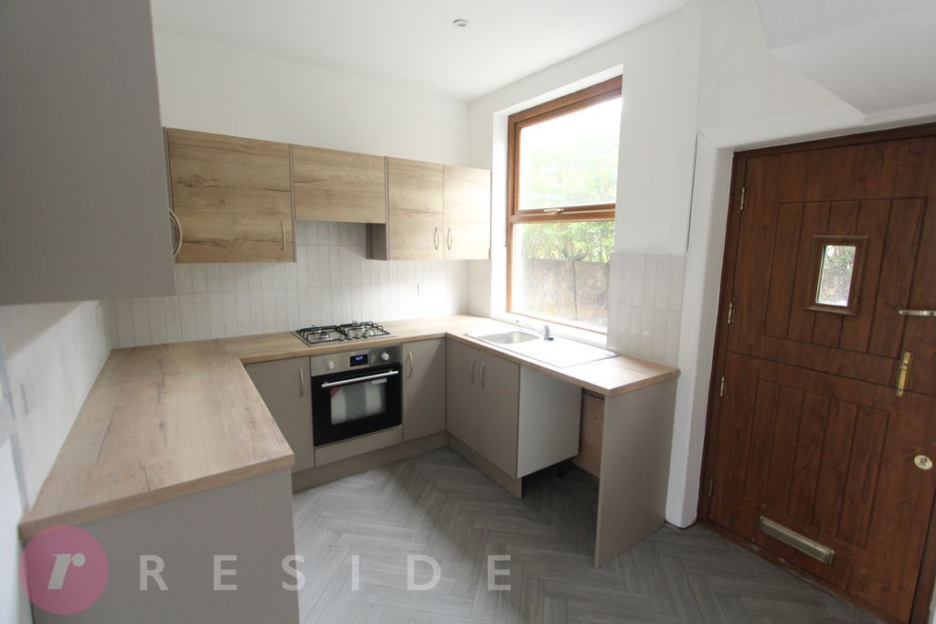 Property photo 3 of 14 Kitchen