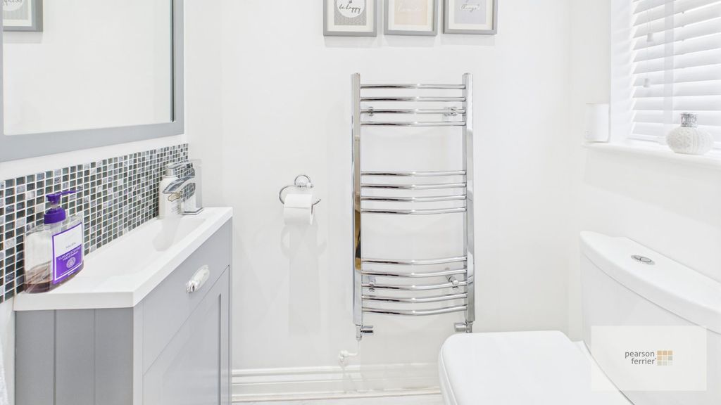 Property photo 3 of 21 wc/Cloaks