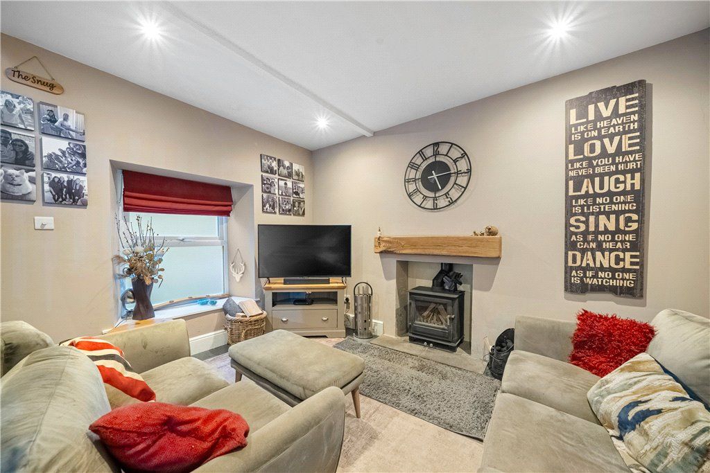 Property photo 3 of 15 Snug