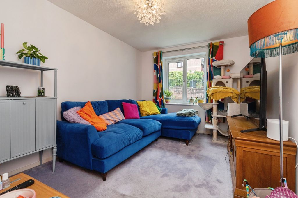 Property photo 2 of 11