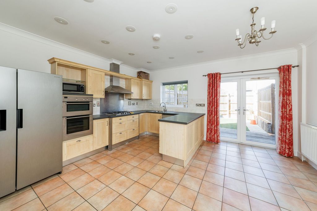 Property photo 2 of 23