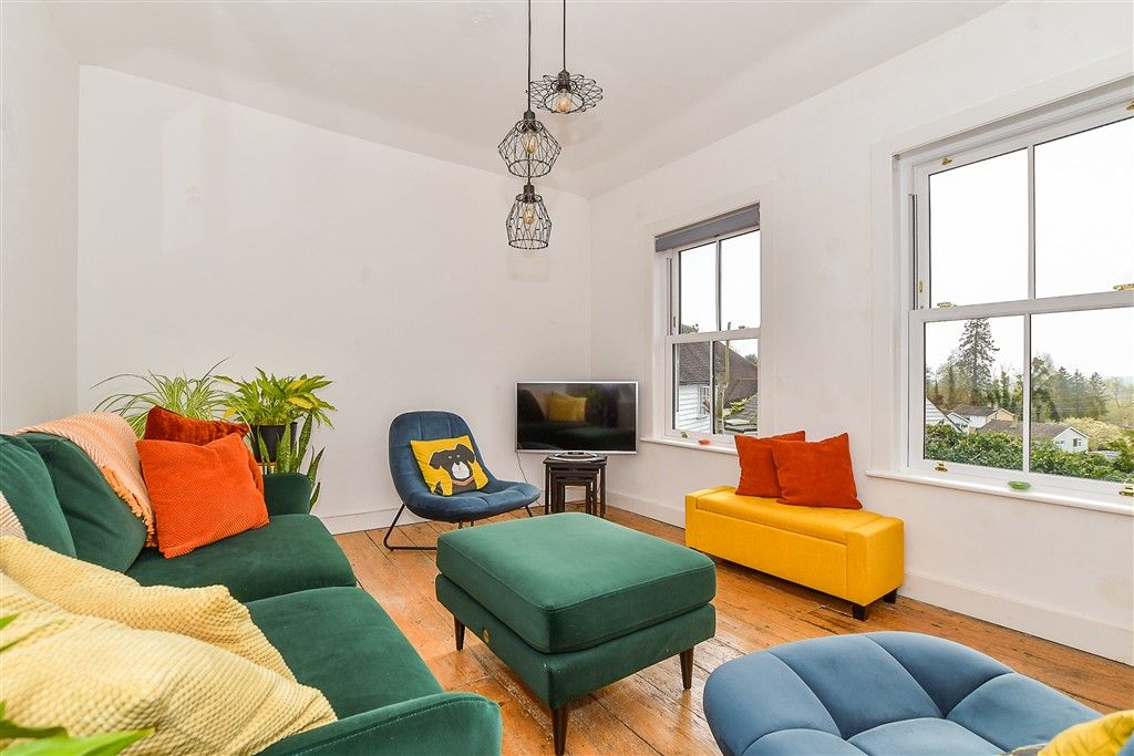 Property photo 1 of 14 Lounge