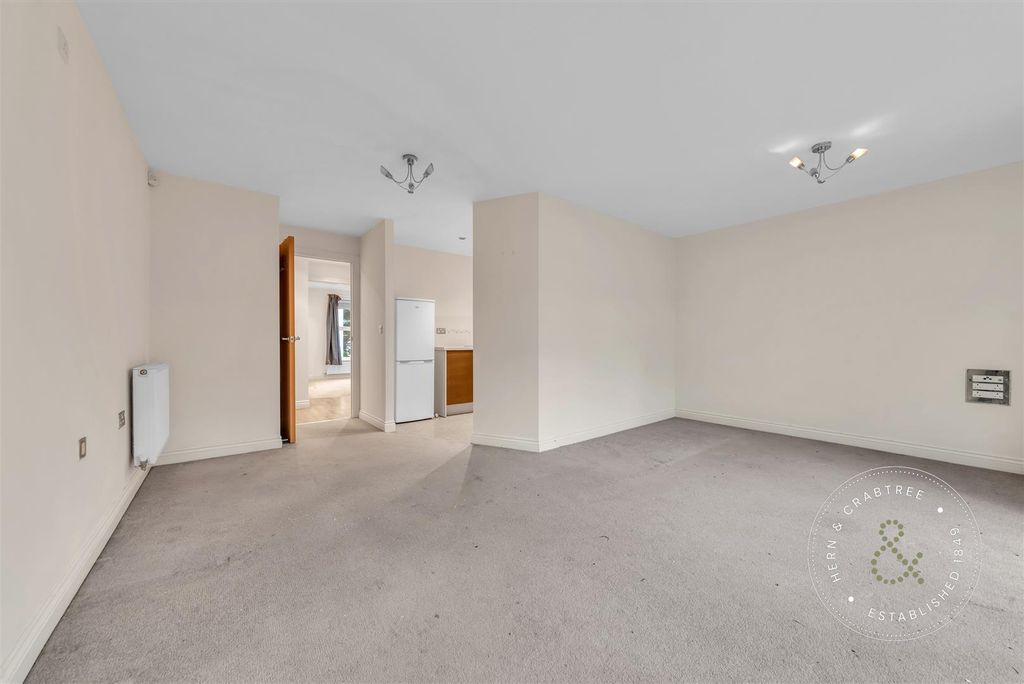 Property photo 3 of 19 Clive-Hall-Court-08.Jpg