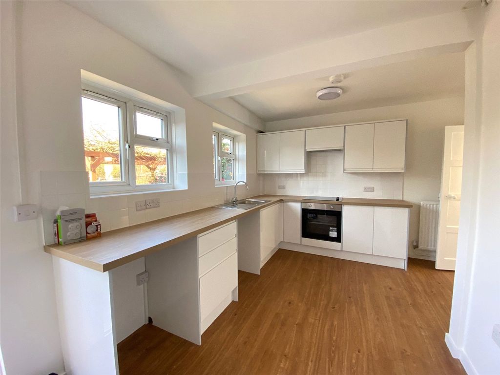 Property photo 3 of 9 Kitchen