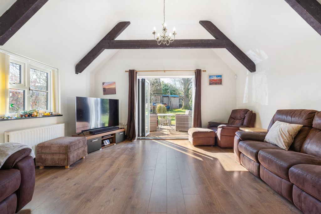 Property photo 3 of 15 R6M23116-Hdr