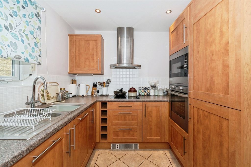 Property photo 3 of 10 Kitchen