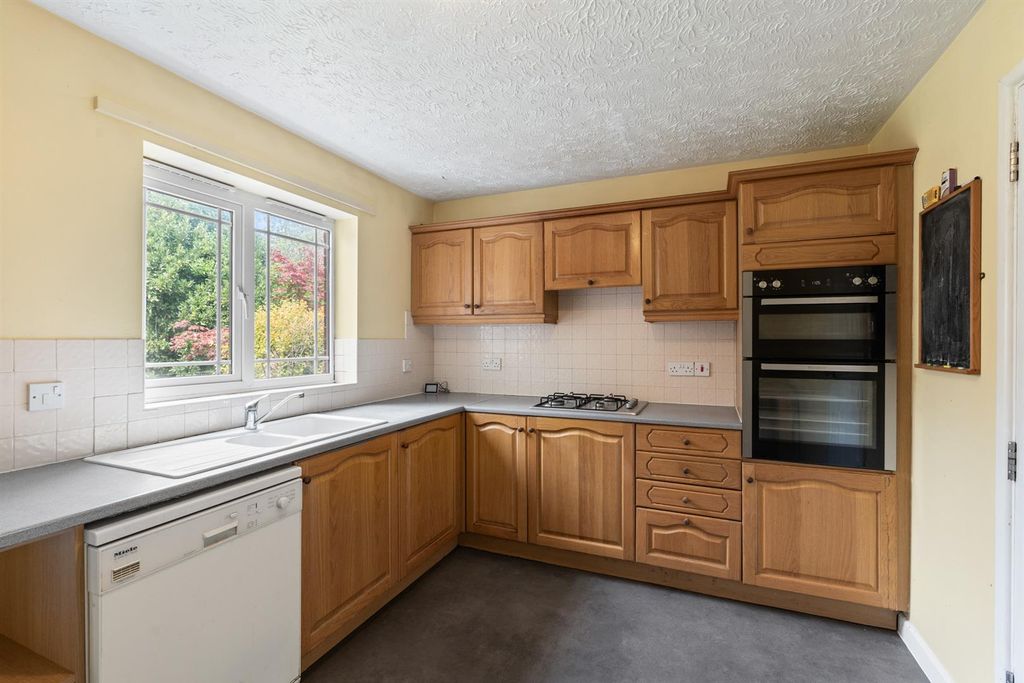 Property photo 3 of 23 361-Earlhamroad-014.Jpg