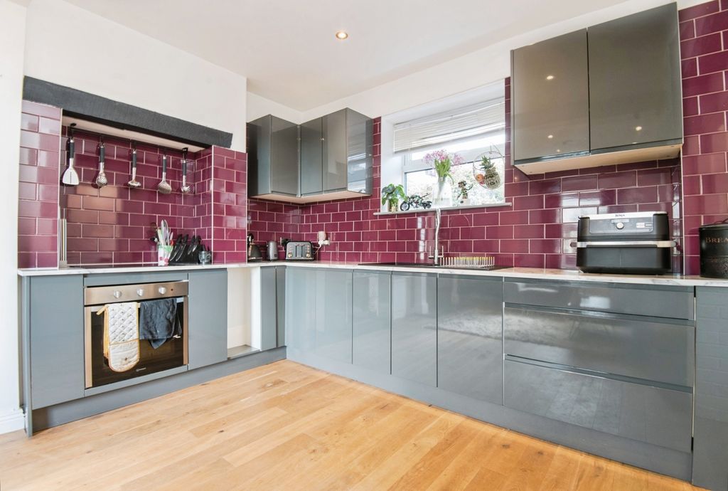 Property photo 3 of 16 Photo