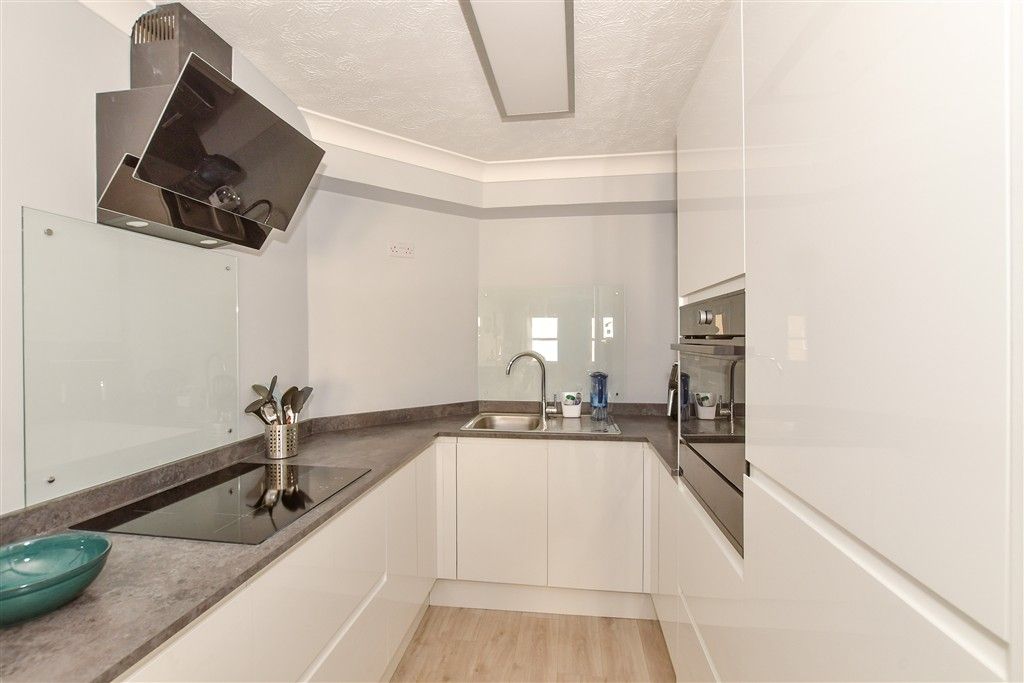 Property photo 3 of 8 Kitchen