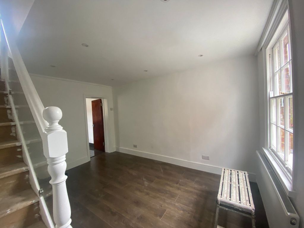 Property photo 1 of 9 Photo 12