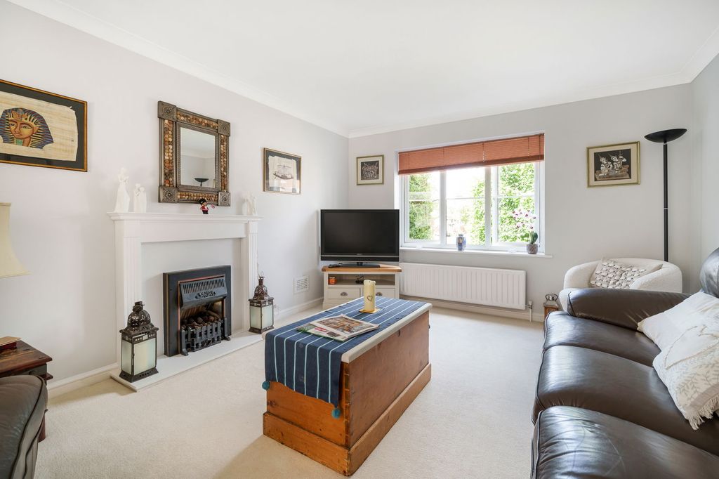 Property photo 2 of 24