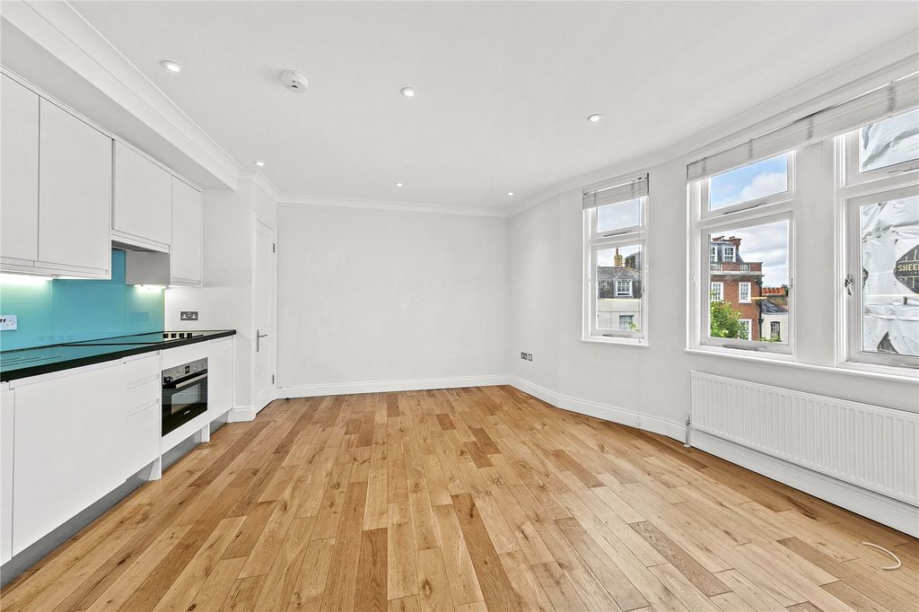 Property photo 3 of 8 Picture No. 18