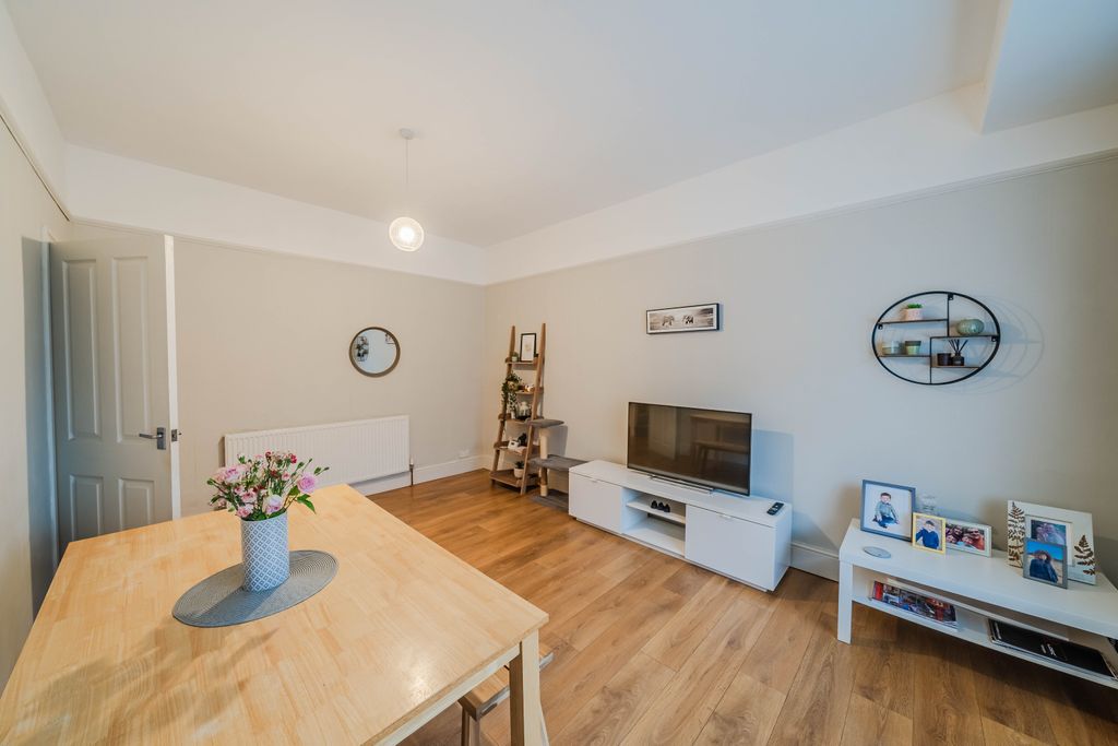 Property photo 2 of 30