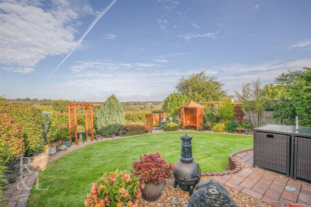 Property photo 2 of 29 3 Boncroft Gardens (29).Jpg