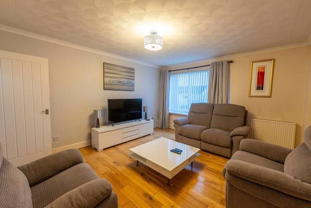 Property photo 3 of 21 Living Room