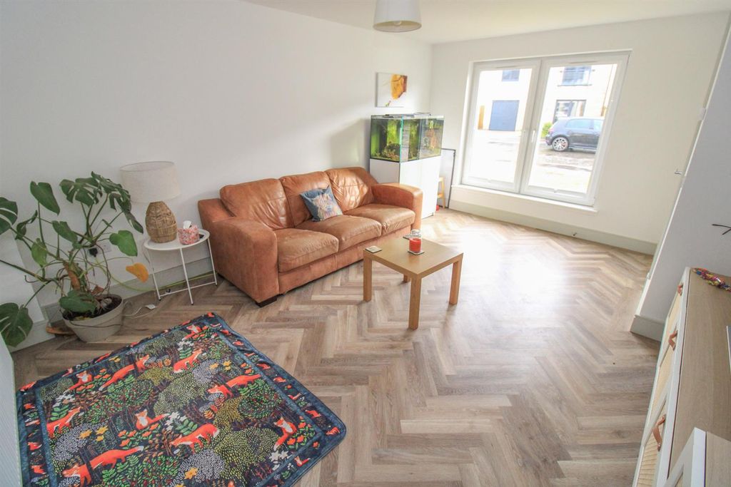 Property photo 2 of 25 Lounge