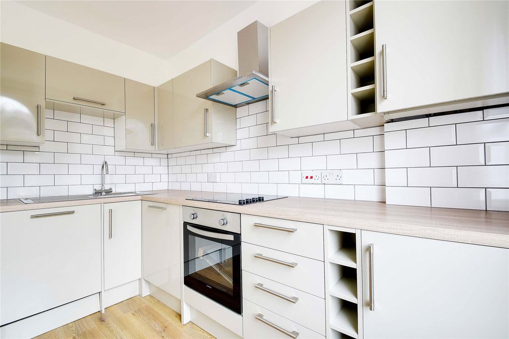 Property photo 3 of 7 Kitchen
