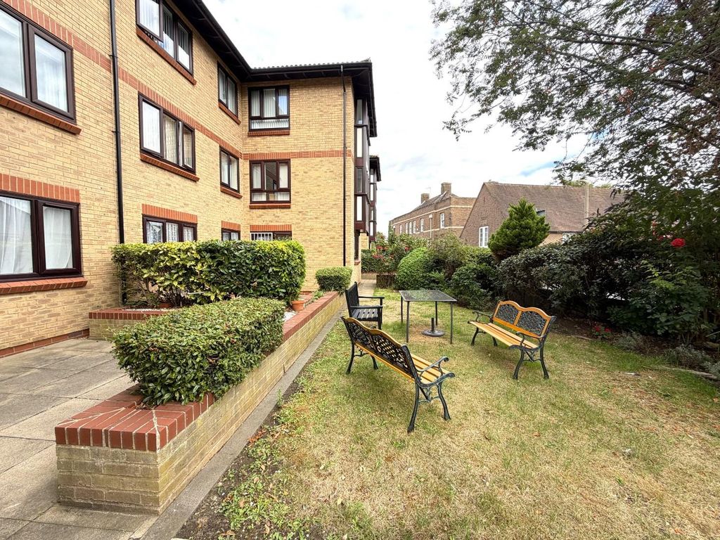 Property photo 1 of 16 Communal Garden
