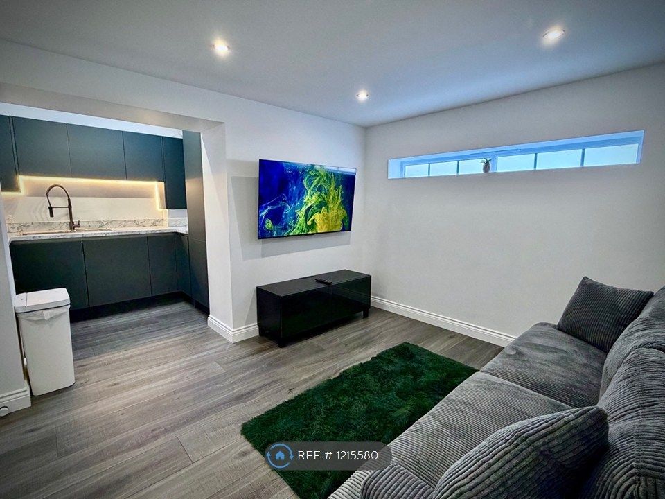 Property photo 3 of 15 Lounge